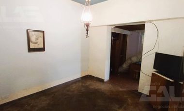Casa a reciclar en Parque Ayerza, Castelar Norte – Lote propio en la mejor zona