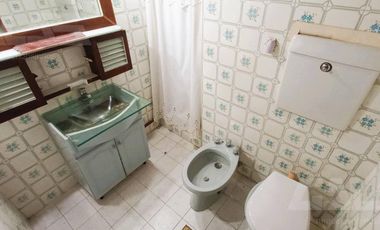Casa a reciclar en Parque Ayerza, Castelar Norte – Lote propio en la mejor zona