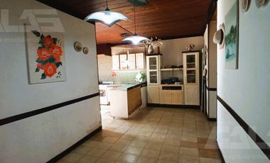 Casa a reciclar en Parque Ayerza, Castelar Norte – Lote propio en la mejor zona