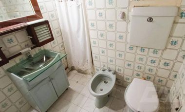 Casa a reciclar en Parque Ayerza, Castelar Norte – Lote propio en la mejor zona