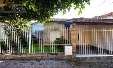 Casa a reciclar en Parque Ayerza, Castelar Norte – Lote propio en la mejor zona