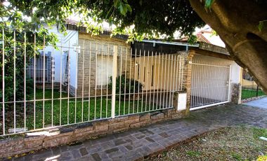 Casa a reciclar en Parque Ayerza, Castelar Norte – Lote propio en la mejor zona