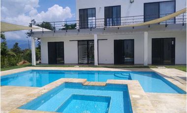 Quinta Linda en Venta con piscina privada