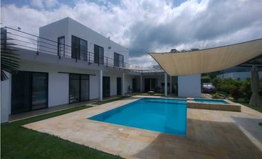 Quinta Linda en Venta con piscina privada