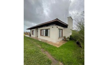 Venta casa estilo moderno con salida a la ruta, Camet Norte
