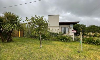 Venta casa estilo moderno con salida a la ruta, Camet Norte