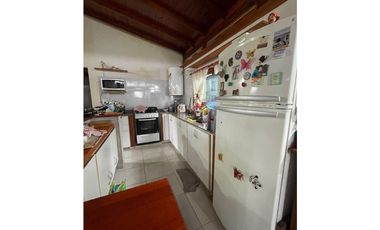 Venta casa estilo moderno con salida a la ruta, Camet Norte