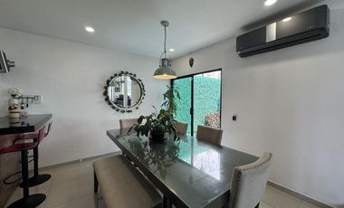 CASA JUNTO A AREA VERDE EN VENTA EN LOMAS DE LA RIOJA