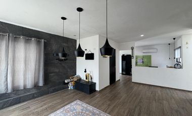CASA JUNTO A AREA VERDE EN VENTA EN LOMAS DE LA RIOJA