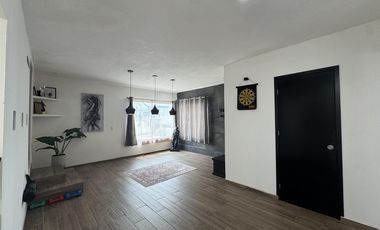 CASA JUNTO A AREA VERDE EN VENTA EN LOMAS DE LA RIOJA