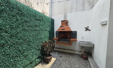 CASA JUNTO A AREA VERDE EN VENTA EN LOMAS DE LA RIOJA