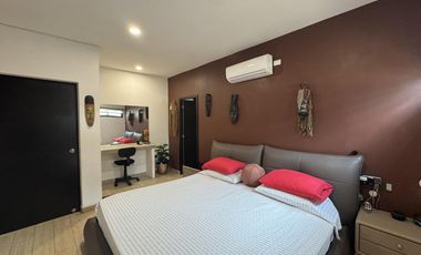 CASA JUNTO A AREA VERDE EN VENTA EN LOMAS DE LA RIOJA