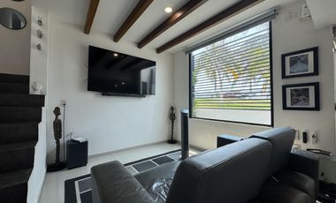 CASA JUNTO A AREA VERDE EN VENTA EN LOMAS DE LA RIOJA