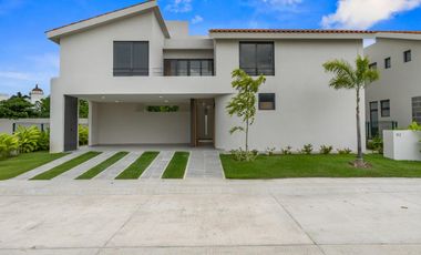 Casa en Venta en Karakal Nuevo Vallarta – 3 Recamaras | Cochera 4 Autos | Alta Plusvalia