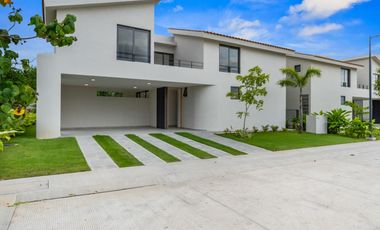 Casa en Venta en Karakal Nuevo Vallarta – 3 Recamaras | Cochera 4 Autos | Alta Plusvalia