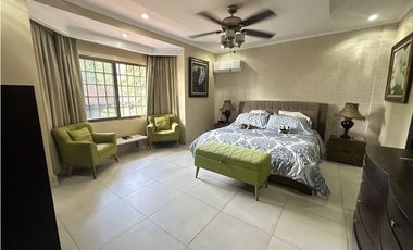 Venta de Casa amoblada en Las Cumbres