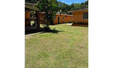 COCLE / ANTON / 80000M PLANOS / 4 CASAS / 8 CABAÑAS / SOBRE LA VIA AG