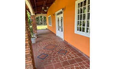 COCLE / ANTON / 80000M PLANOS / 4 CASAS / 8 CABAÑAS / SOBRE LA VIA AG