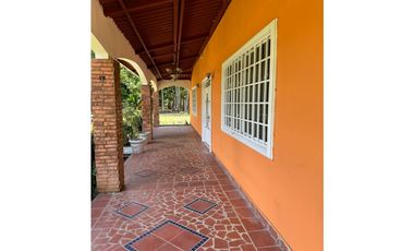 COCLE / ANTON / 80000M PLANOS / 4 CASAS / 8 CABAÑAS / SOBRE LA VIA AG
