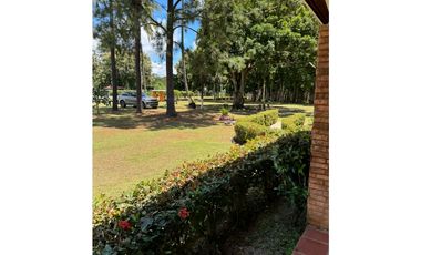 COCLE / ANTON / 80000M PLANOS / 4 CASAS / 8 CABAÑAS / SOBRE LA VIA AG