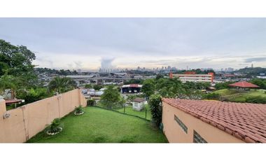 Venta de casa con patio en El Bosque, El Doral de Alto del Bosque