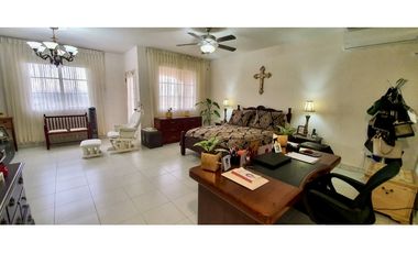 Venta de casa con patio en El Bosque, El Doral de Alto del Bosque