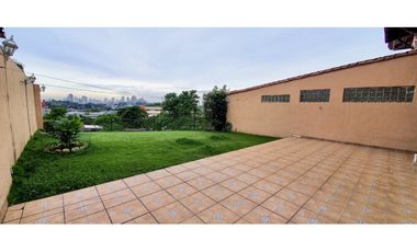 Venta de casa con patio en El Bosque, El Doral de Alto del Bosque