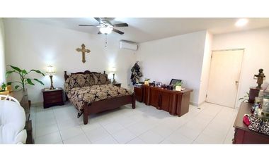 Venta de casa con patio en El Bosque, El Doral de Alto del Bosque