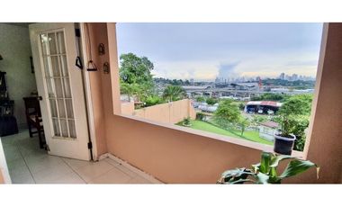 Venta de casa con patio en El Bosque, El Doral de Alto del Bosque