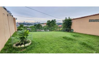 Venta de casa con patio en El Bosque, El Doral de Alto del Bosque