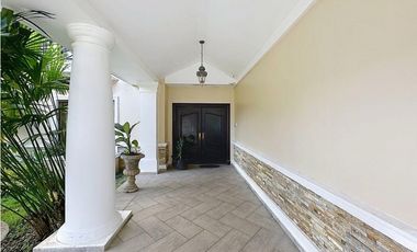 Venta de Casa en PH Residencial Camino de Cruces, Ancón