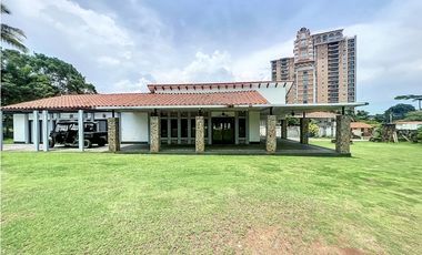 Alquiler de Casa con Piscina en Coronado – Club de Golf