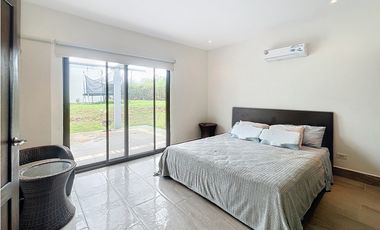 Alquiler de Casa con Piscina en Coronado – Club de Golf