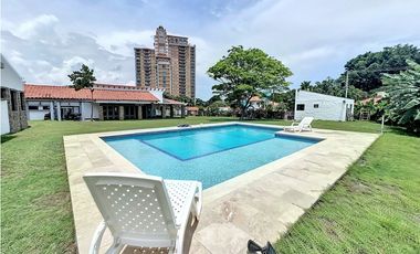 Alquiler de Casa con Piscina en Coronado – Club de Golf