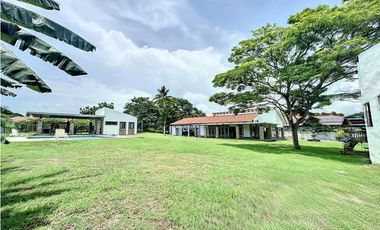 Alquiler de Casa con Piscina en Coronado – Club de Golf