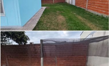Casa en alquiler en Villa Adela con amplio jardín y entrada para vehículos