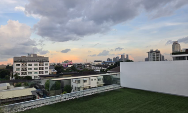 4 Bedroom Villa for sale in Phra Khanong Nuea, Bangkok