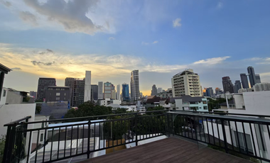 4 Bedroom Villa for sale in Phra Khanong Nuea, Bangkok