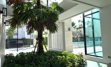 5 Bedroom Villa for sale in Tha Raeng, Bangkok