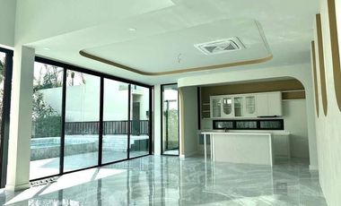5 Bedroom Villa for sale in Tha Raeng, Bangkok
