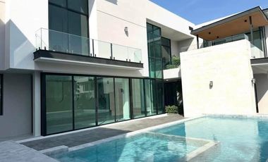 5 Bedroom Villa for sale in Tha Raeng, Bangkok