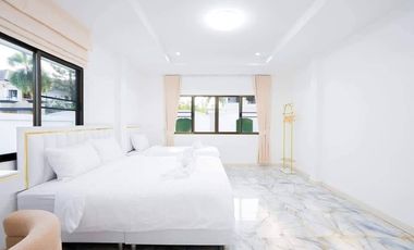 5 Bedroom Villa for sale at Sunset Village
