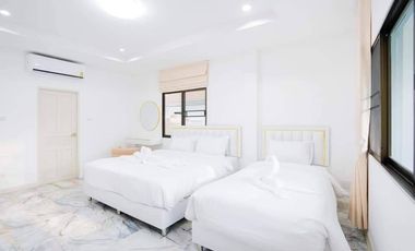 5 Bedroom Villa for sale at Sunset Village
