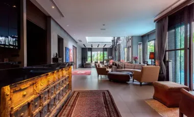 5 Bedroom Villa for sale in Khlong Tan Nuea, Bangkok