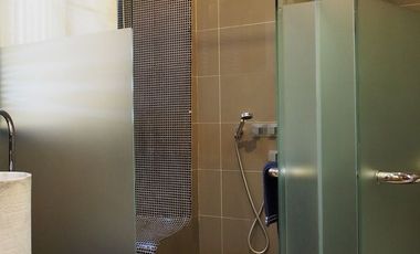 5 Bedroom Villa for sale in Khlong Tan Nuea, Bangkok