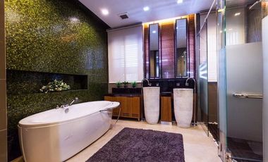 5 Bedroom Villa for sale in Khlong Tan Nuea, Bangkok