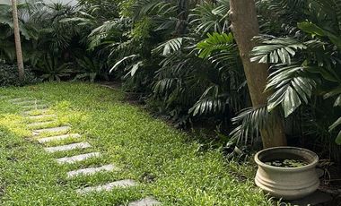 5 Bedroom Villa for sale in Khlong Tan Nuea, Bangkok