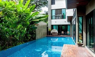 5 Bedroom Villa for sale in Khlong Tan Nuea, Bangkok
