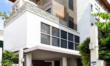 5 Bedroom Villa for sale in Khlong Tan Nuea, Bangkok