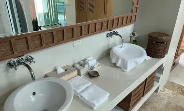Absolute Beachfront Villa